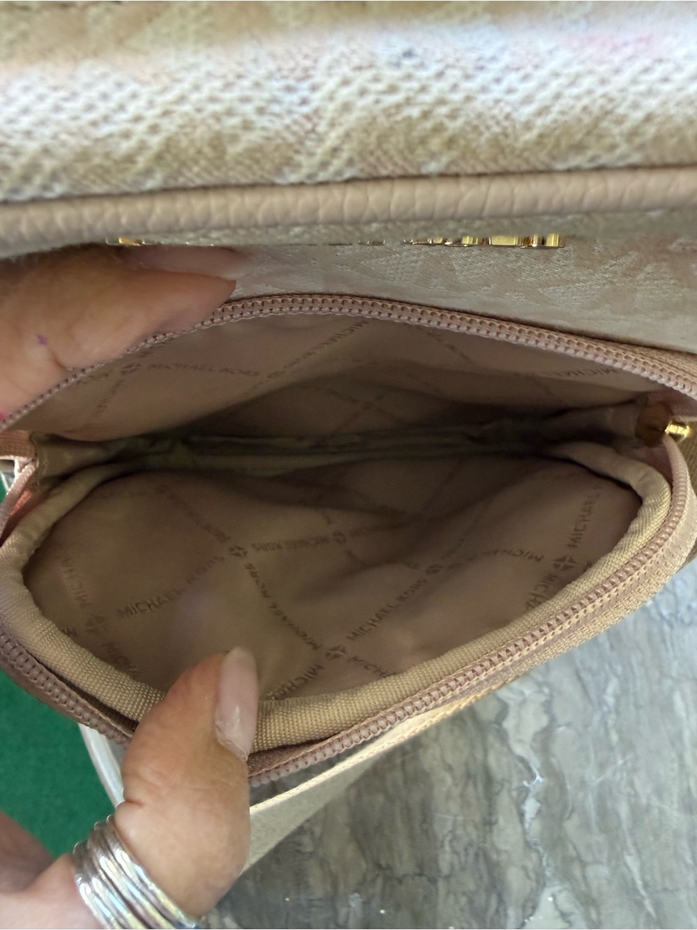 Michael Kors Cream Blush Signature Canvas Crossbody GUC - Picture 13 of 13